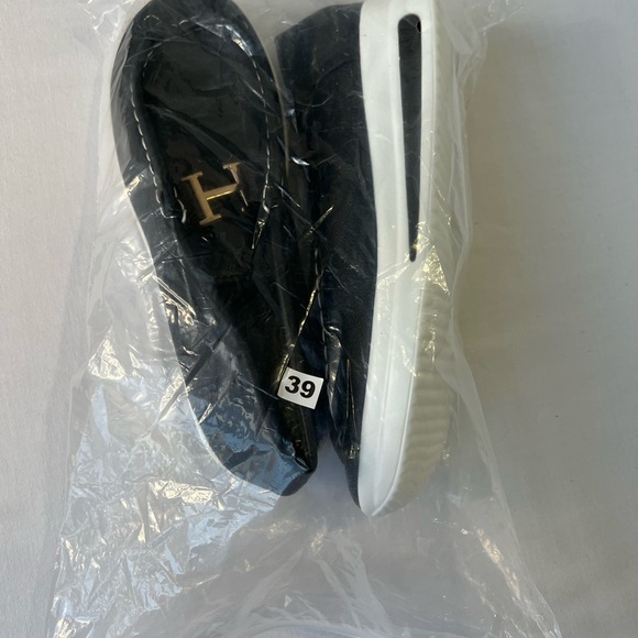 Slip-on Loafer ladies black shoes, size 7 - Picture 5 of 5